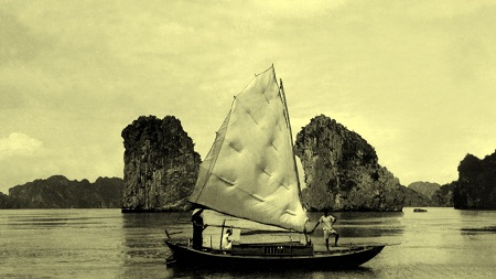 Old photos of Ha Long Bay on displayed