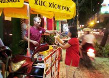 Foreign delicacies become street food in Vietnam