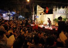 Outdoor stages attract young people in Hanoi