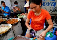 Special dishes make big profits for small Hanoi food stalls