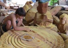 A village of carving sounds