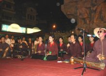 Traditional music returns to the big stage