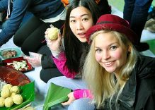 Young foreigners join Hanoi disabled people ahead of Tet