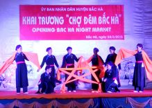 Bac Ha opens night market