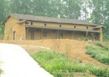 Earthen-wall houses of the Pu Peo