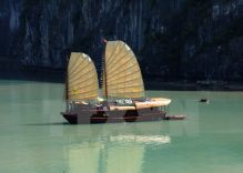 Quang Ninh to end overnight docking in Ha Long Bay