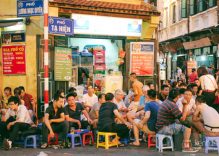 Vietnam’s street food vs foreign fast food – Round 1: Banh mi vs hamburger